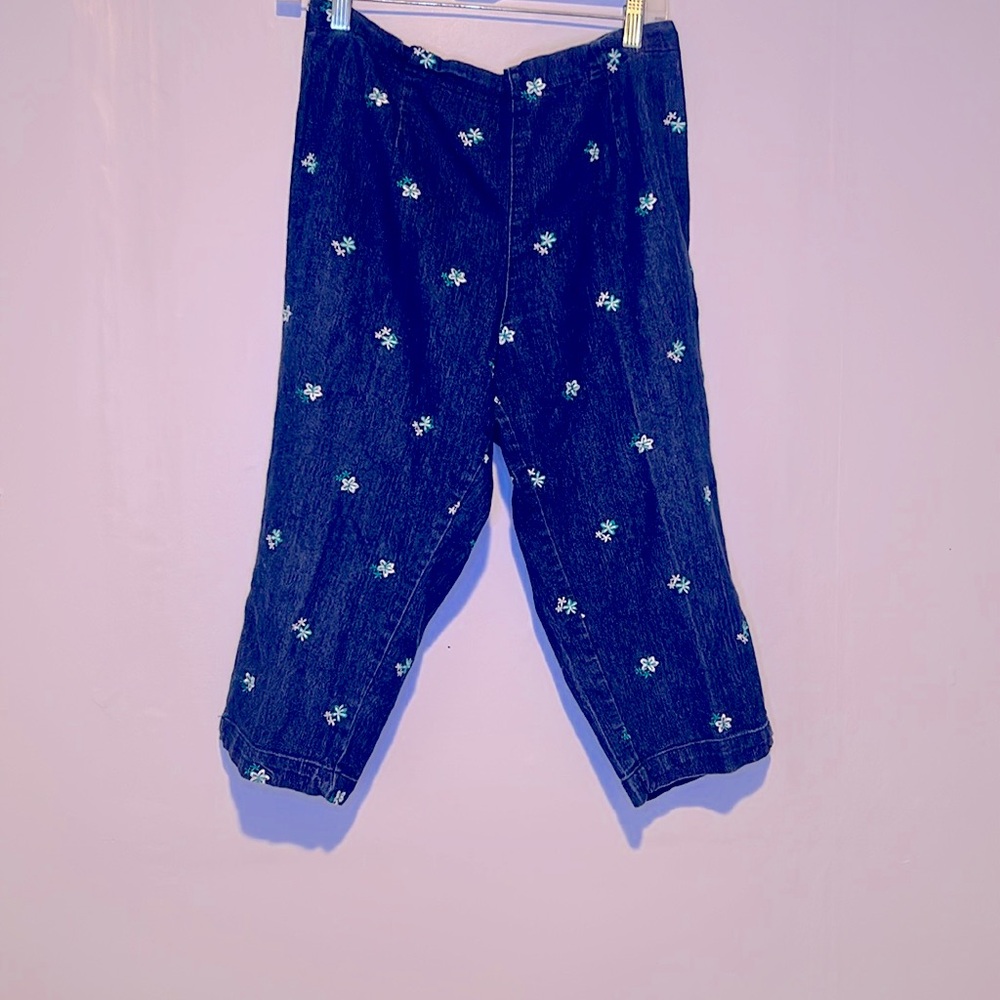 Women’s Denim Floral capris - Picture 2 of 6